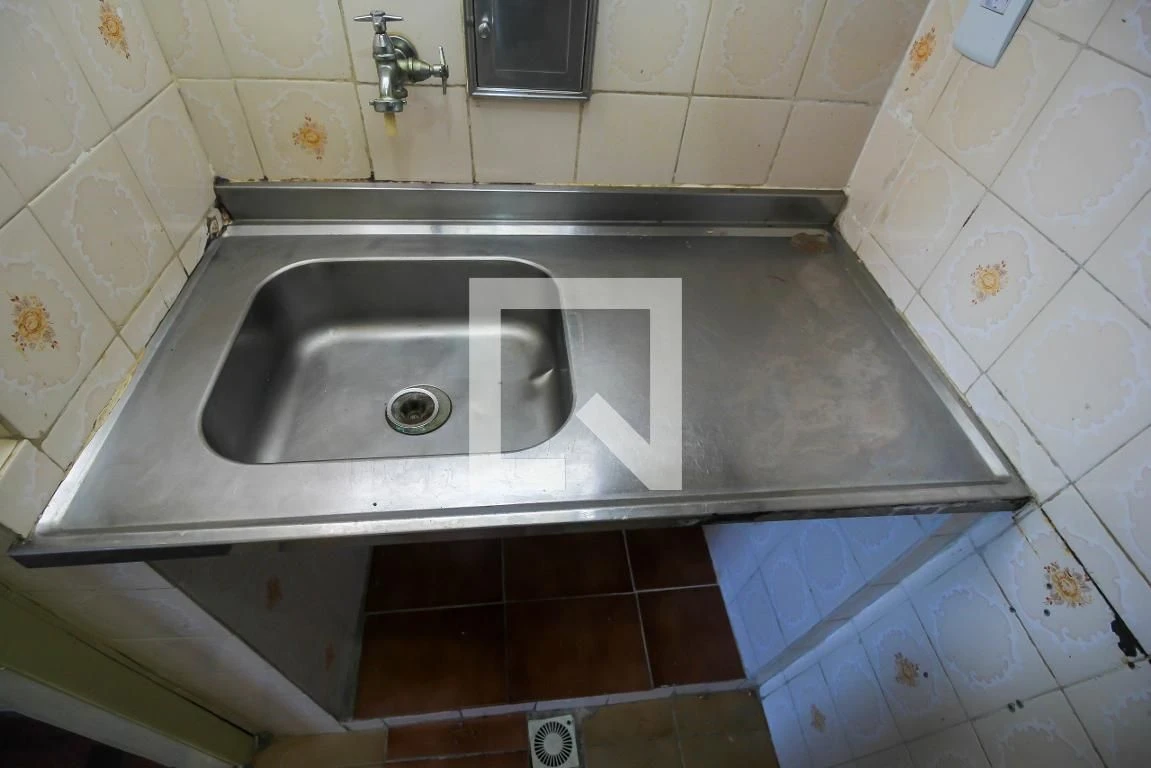Unfurnished studio with a kitchenette and 1 bedroom — photo 3