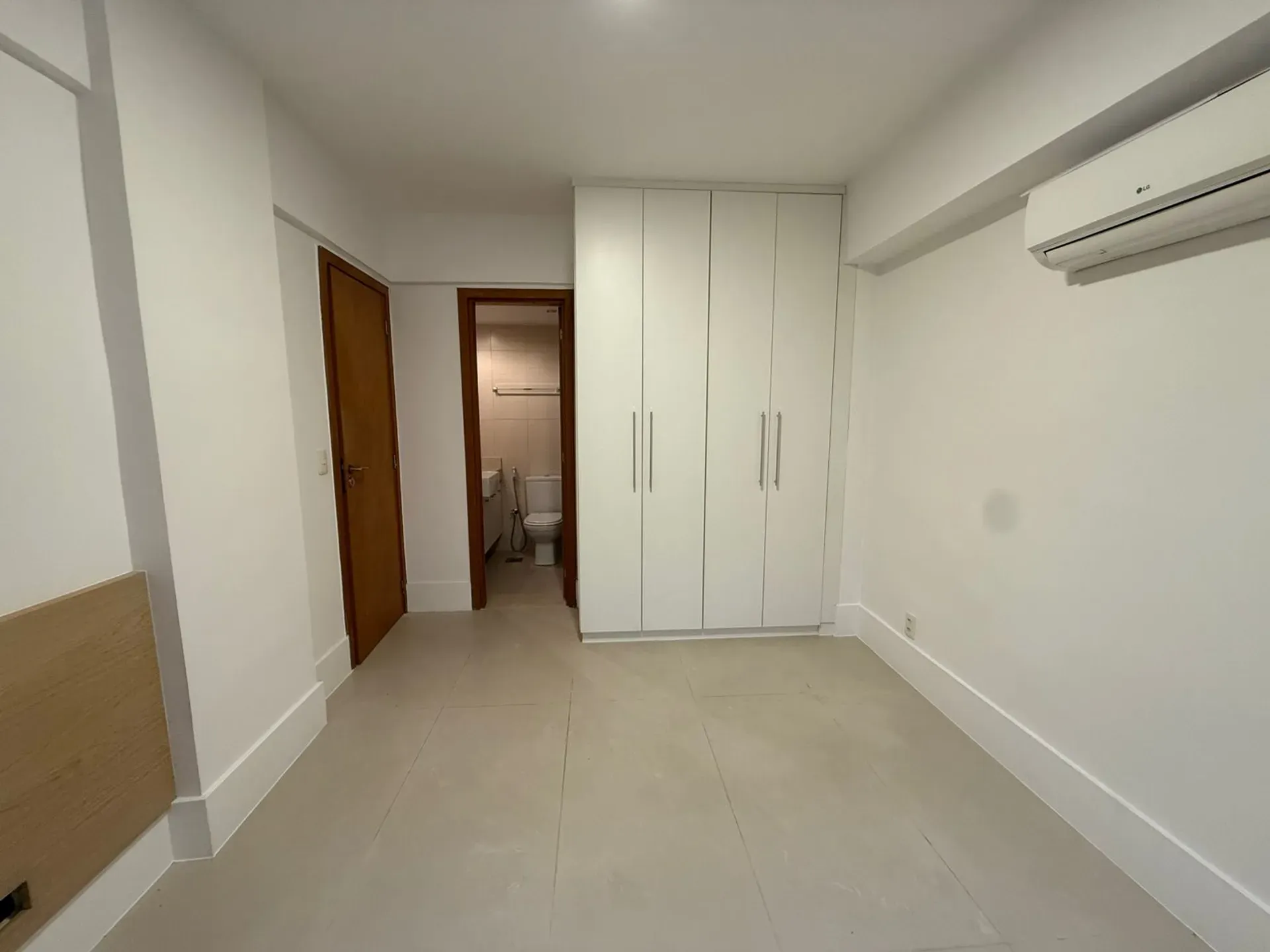 Apartamento com 4 quartos e 5 banheiros, 193 m² — photo 12
