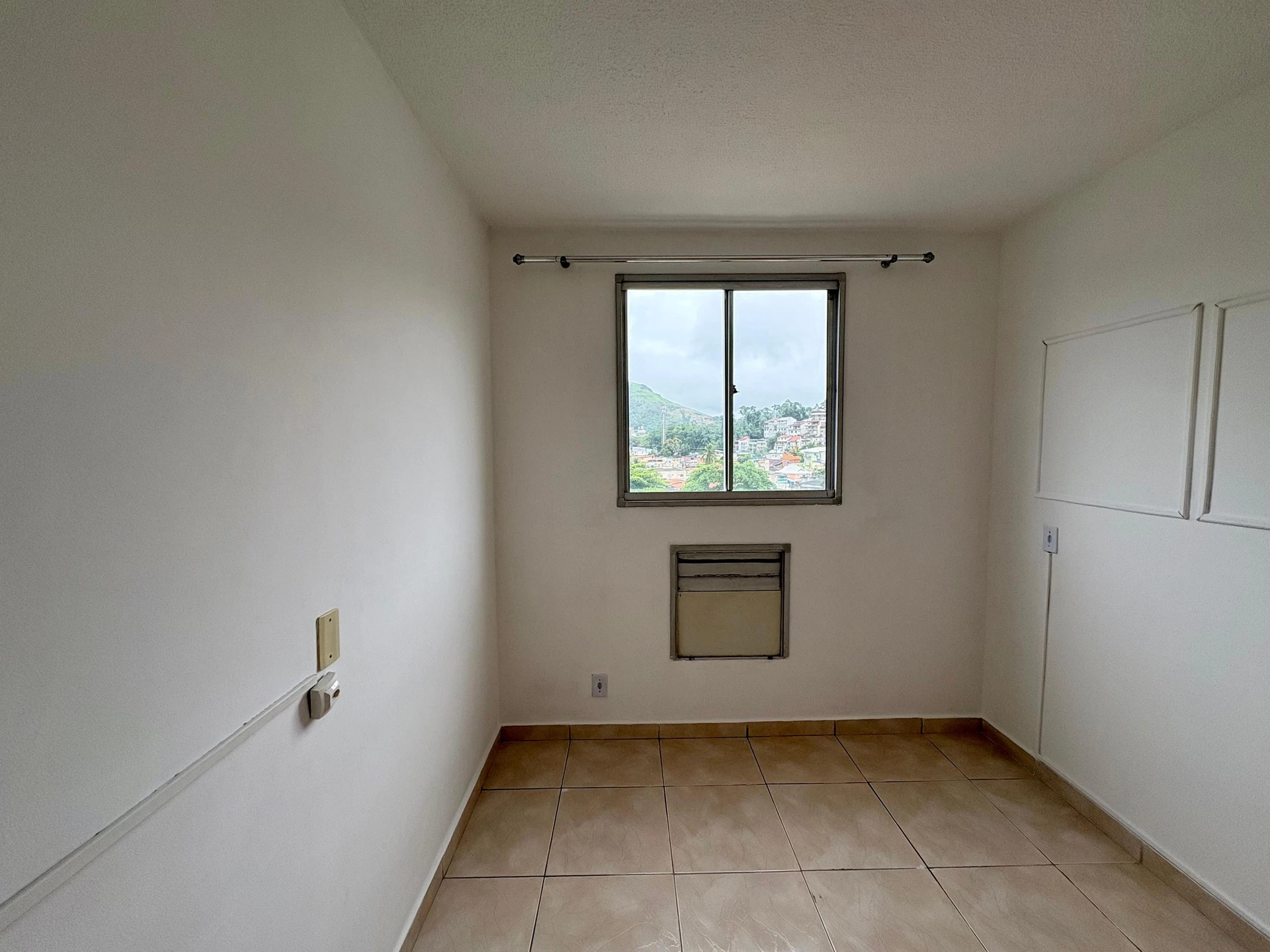 2-bedroom apartment with a mountain view — photo 4
