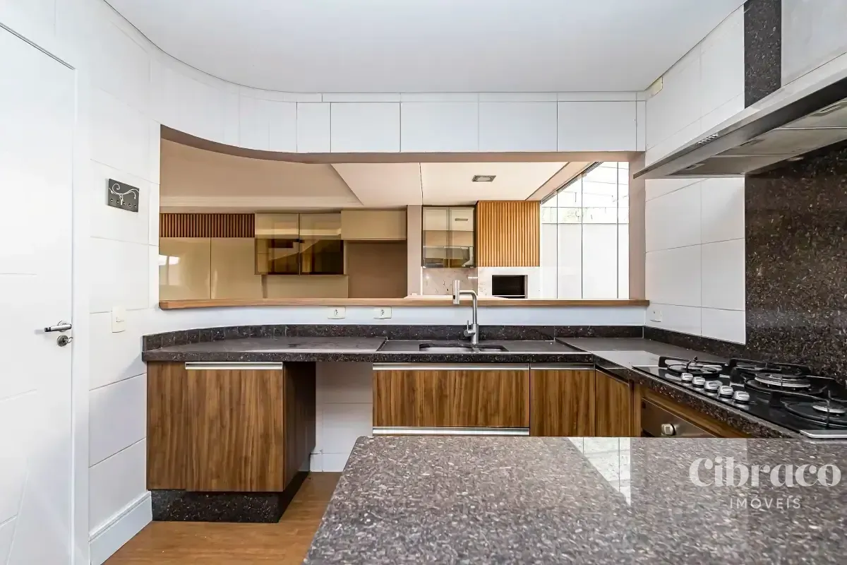 House with 3 bedrooms and a gas-stove open-plan kitchen — photo 17