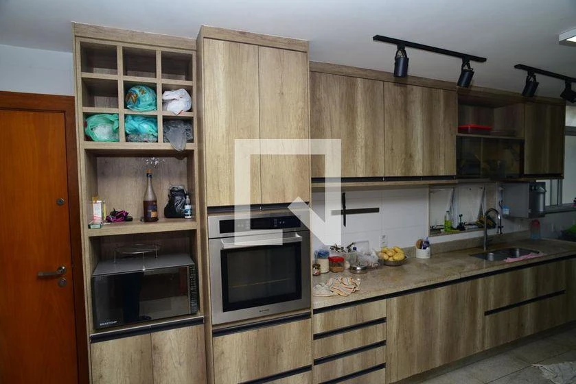 Furnished apartment, 300 m², with a glass-enclosed balcony — photo 5
