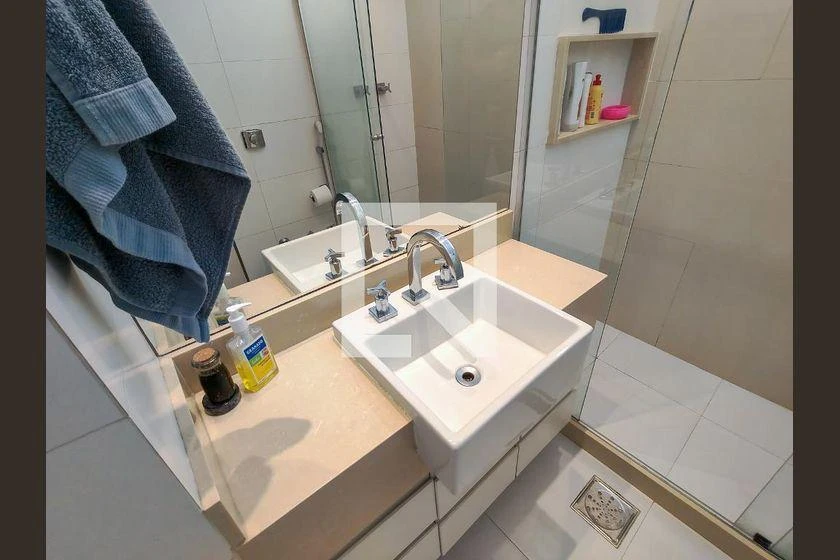Квартира 69 м² із заскленим балконом та видом на гори — photo 41