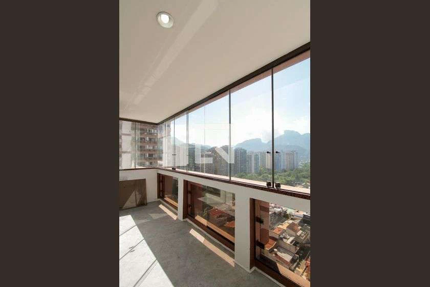 3-bedroom apartment for rent 130 m² with enclosed balcony — photo 2