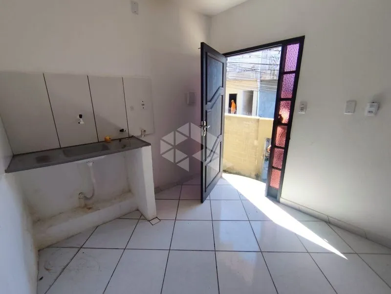 30 m² studio with a compact kitchenette and 1 bedroom — photo 5
