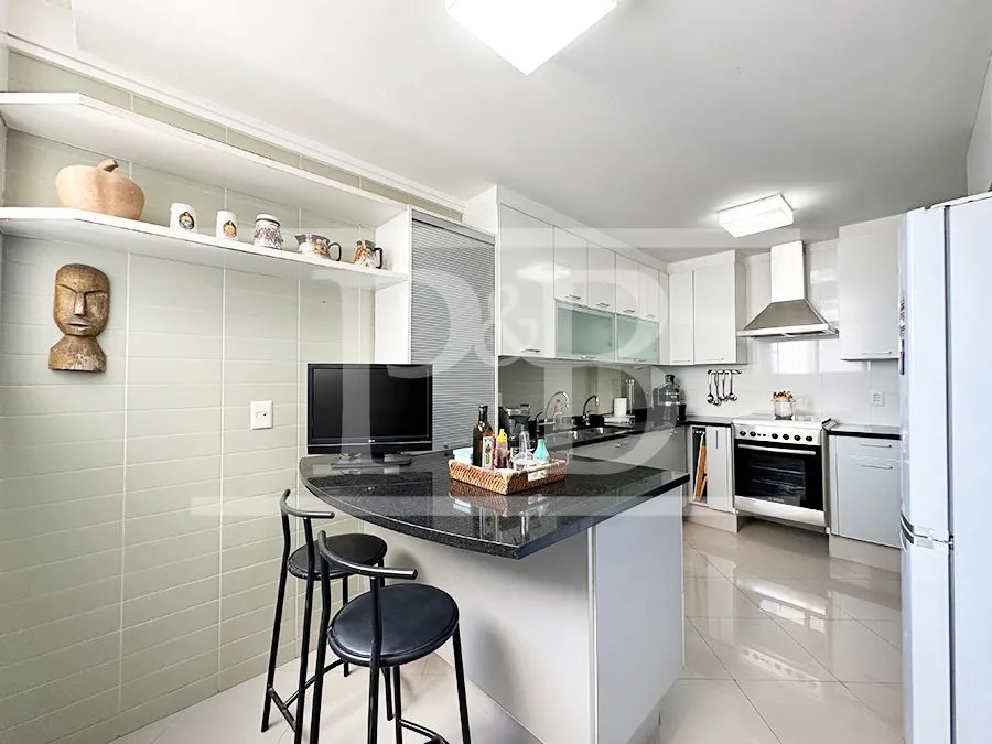 4-bedroom apartment with 4 bathrooms and 190 m² — photo 32