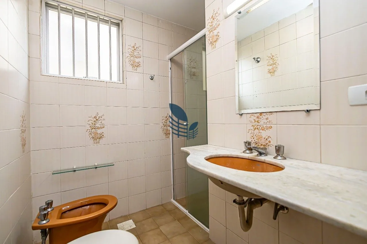 2-bedroom apartment with a bathtub in Curitiba — photo 22