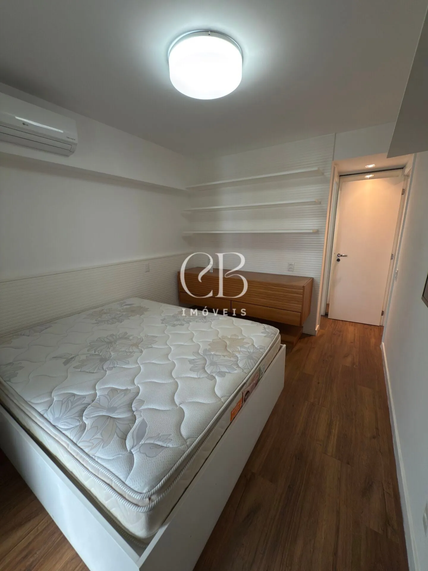 Furnished 2-bedroom apartment with en-suite bathrooms — photo 20