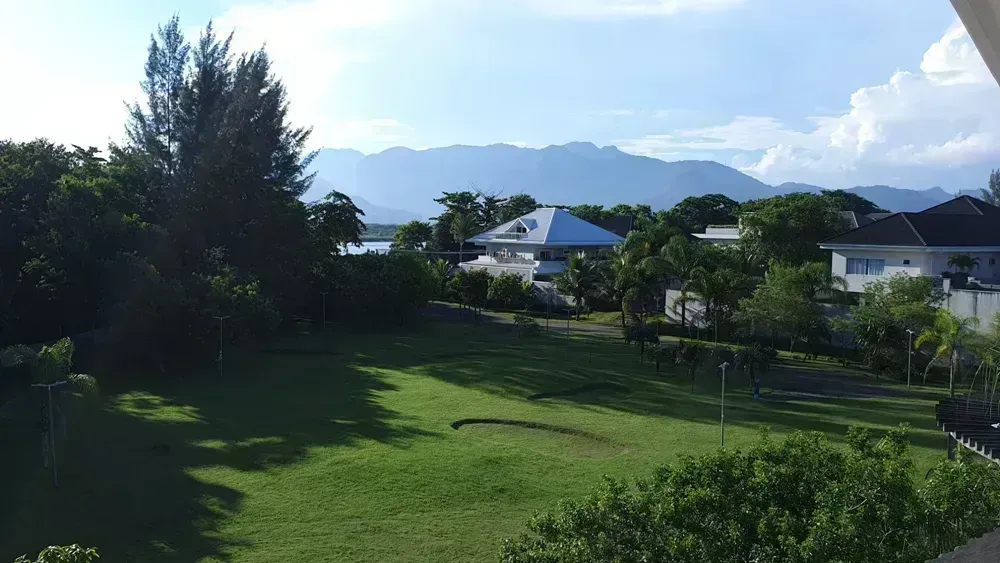 650 m² house with 6 en-suite bedrooms and 4 parking spots — photo 4