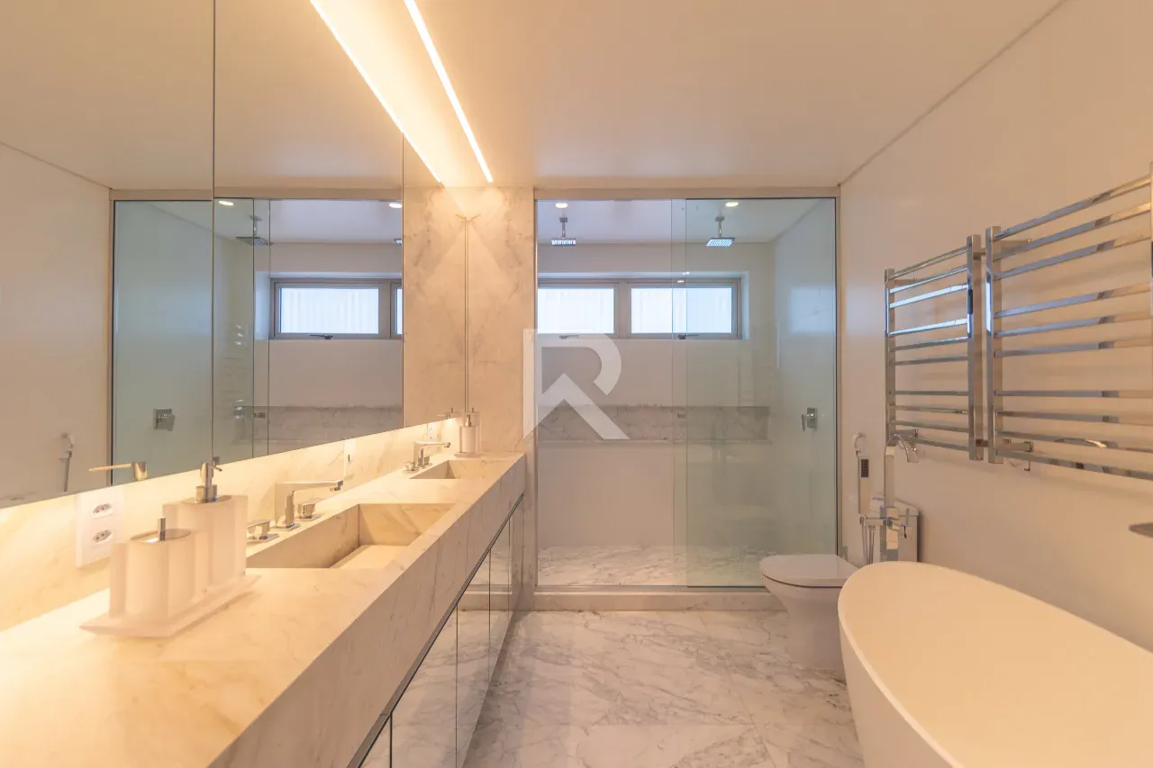 Apartment with 3 en-suite bedrooms and open kitchen — photo 36