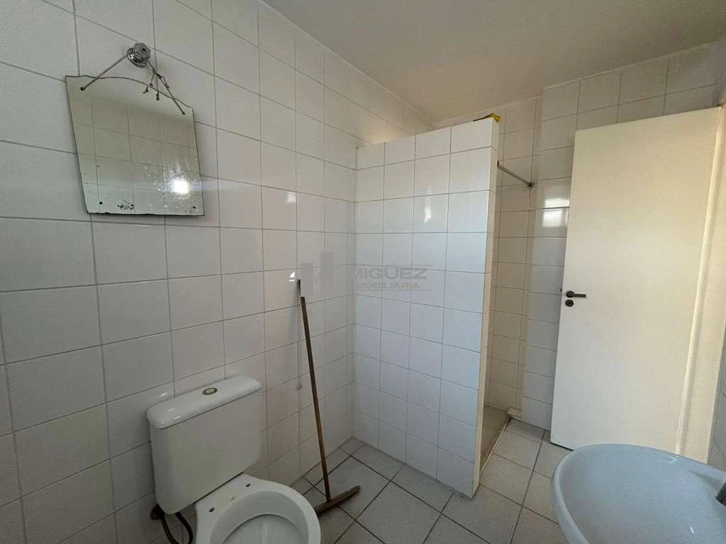3-bedroom, 3-bath apartment with 1 parking space — photo 23