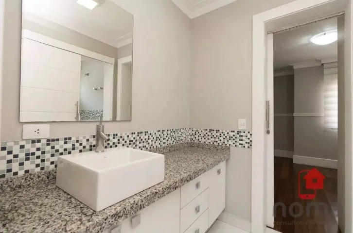4-bedroom house with a bathtub in Curitiba — photo 5