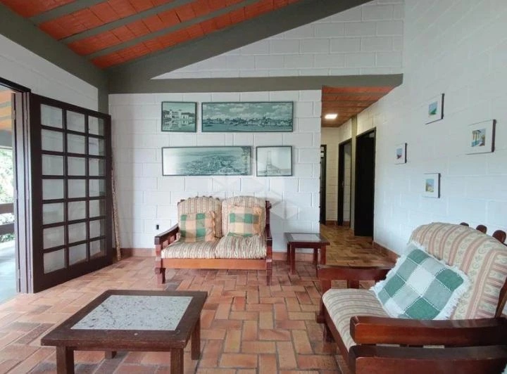 House with 3 bedrooms and shared BBQ area — photo 7