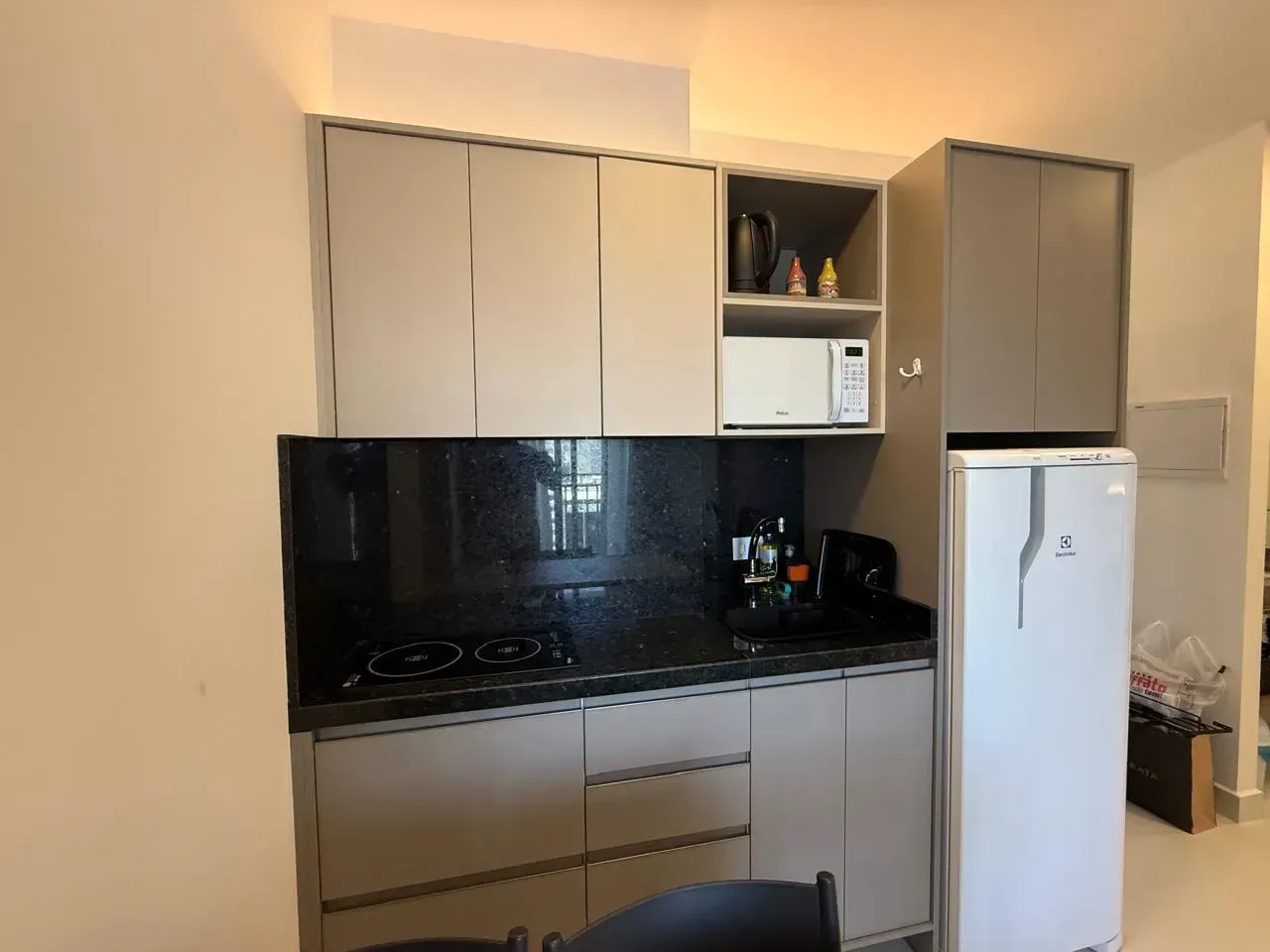 Apartamento mobiliado com 2 quartos e varanda — photo 2