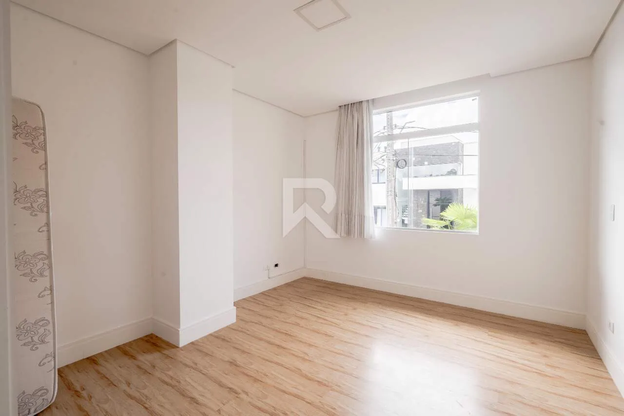 Furnished house with 4 en-suite rooms and 709 m² — photo 30