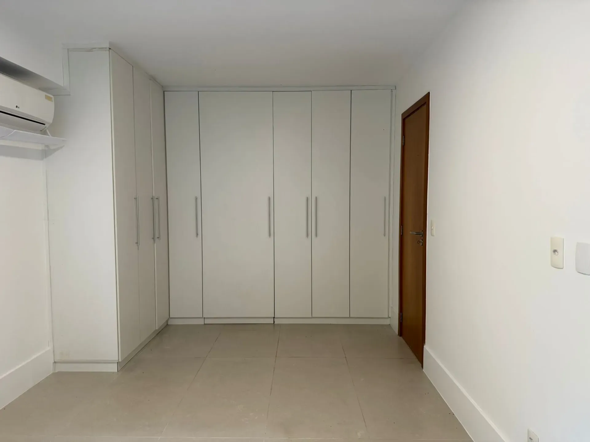 Apartamento com 4 quartos e 5 banheiros, 193 m² — photo 7