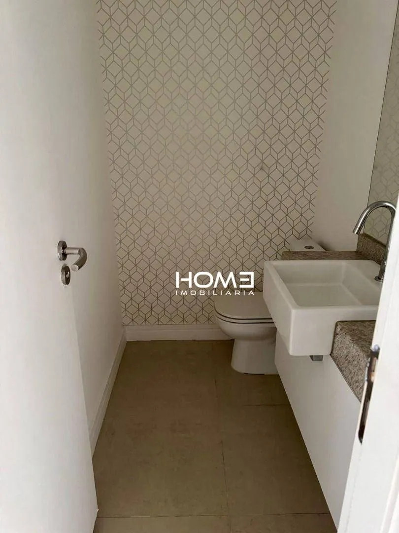 Home office in a 3-bedroom apartment, 155 m² — photo 46