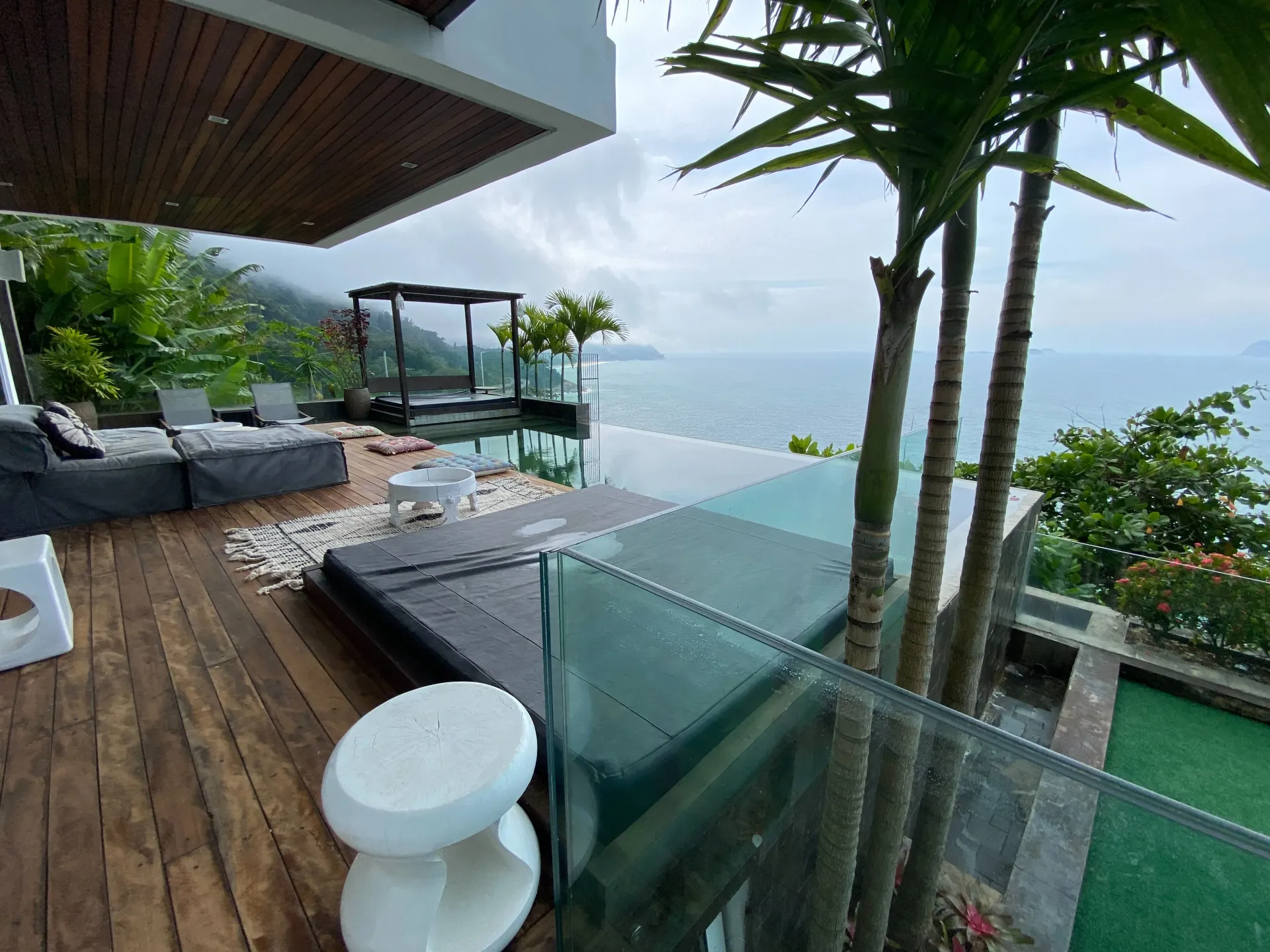 800 m² house with 5 bedrooms and an open-plan kitchen — photo 27