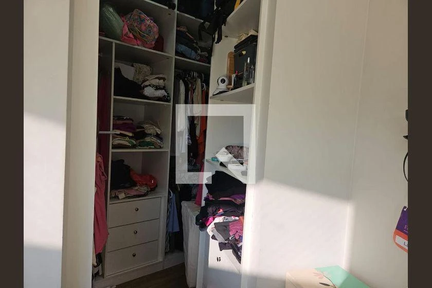 Walk-in closet in a 2-bedroom apartment, 70 m² — photo 22