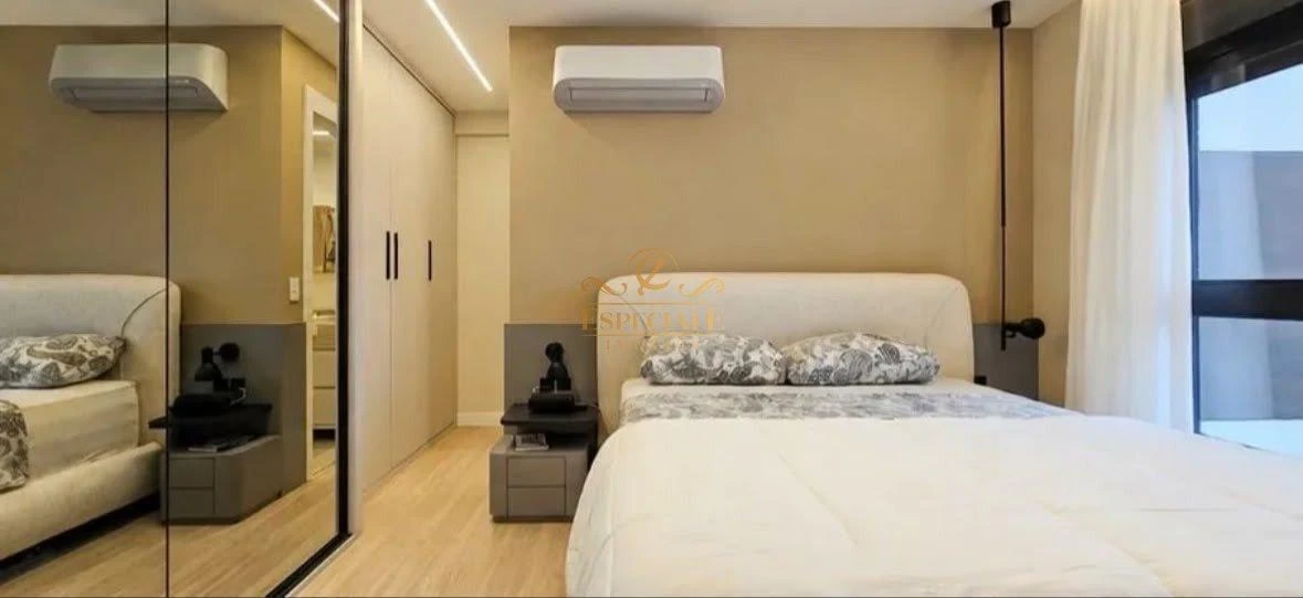 3-bedroom apartment in a building with a pool — photo 3