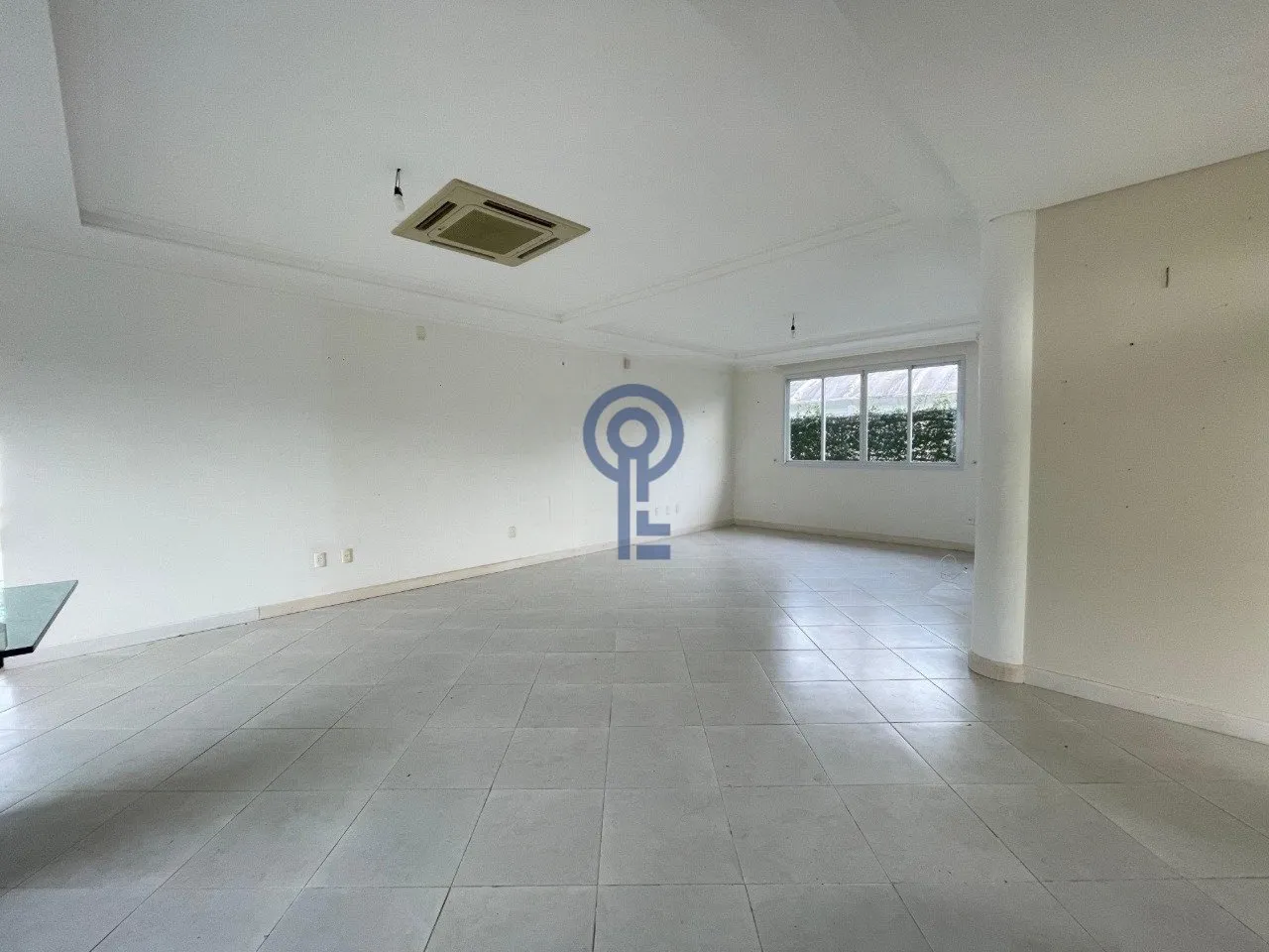 286 m² house with gas kitchen and 3 en-suite bedrooms