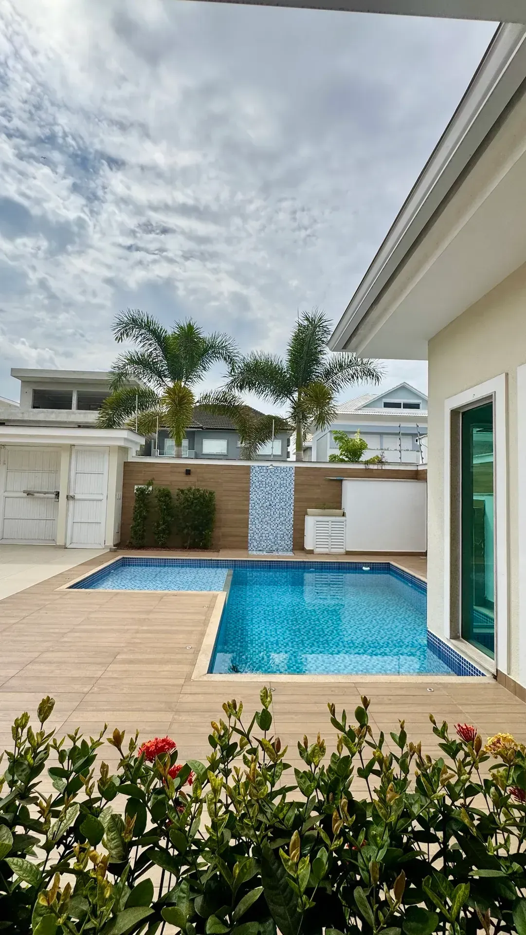 House with 5 bedrooms and a built-in balcony grill — photo 6