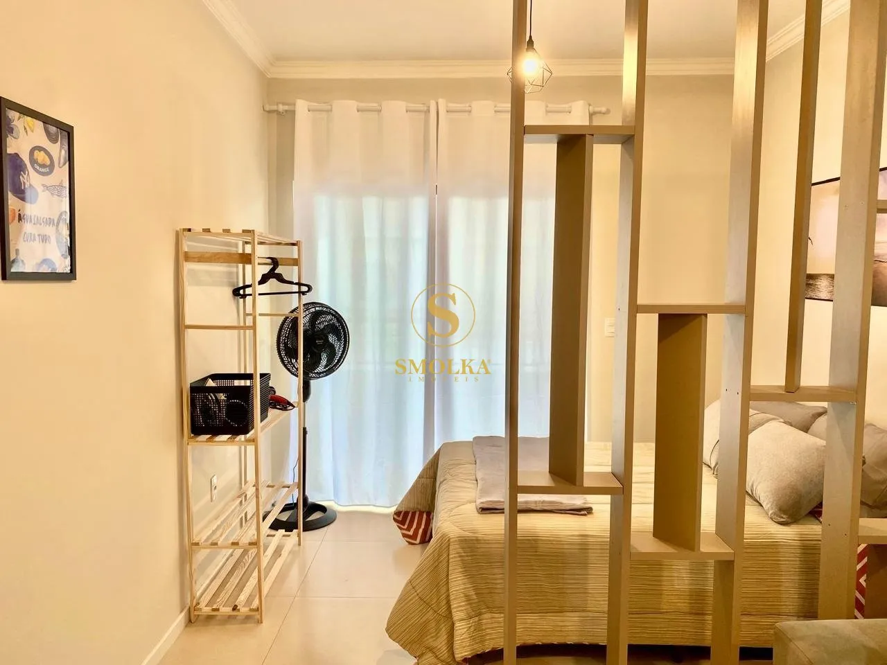 Furnished 1-bedroom apartment with open-plan kitchen — photo 25
