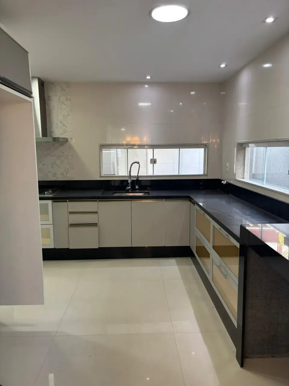 Furnished triplex house 280 m² with 3 bedrooms and 5 baths — photo 12