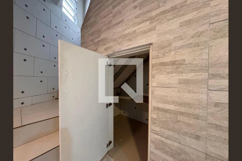 Balcony with a grill in a 2-bedroom house, 165 m² — photo 21