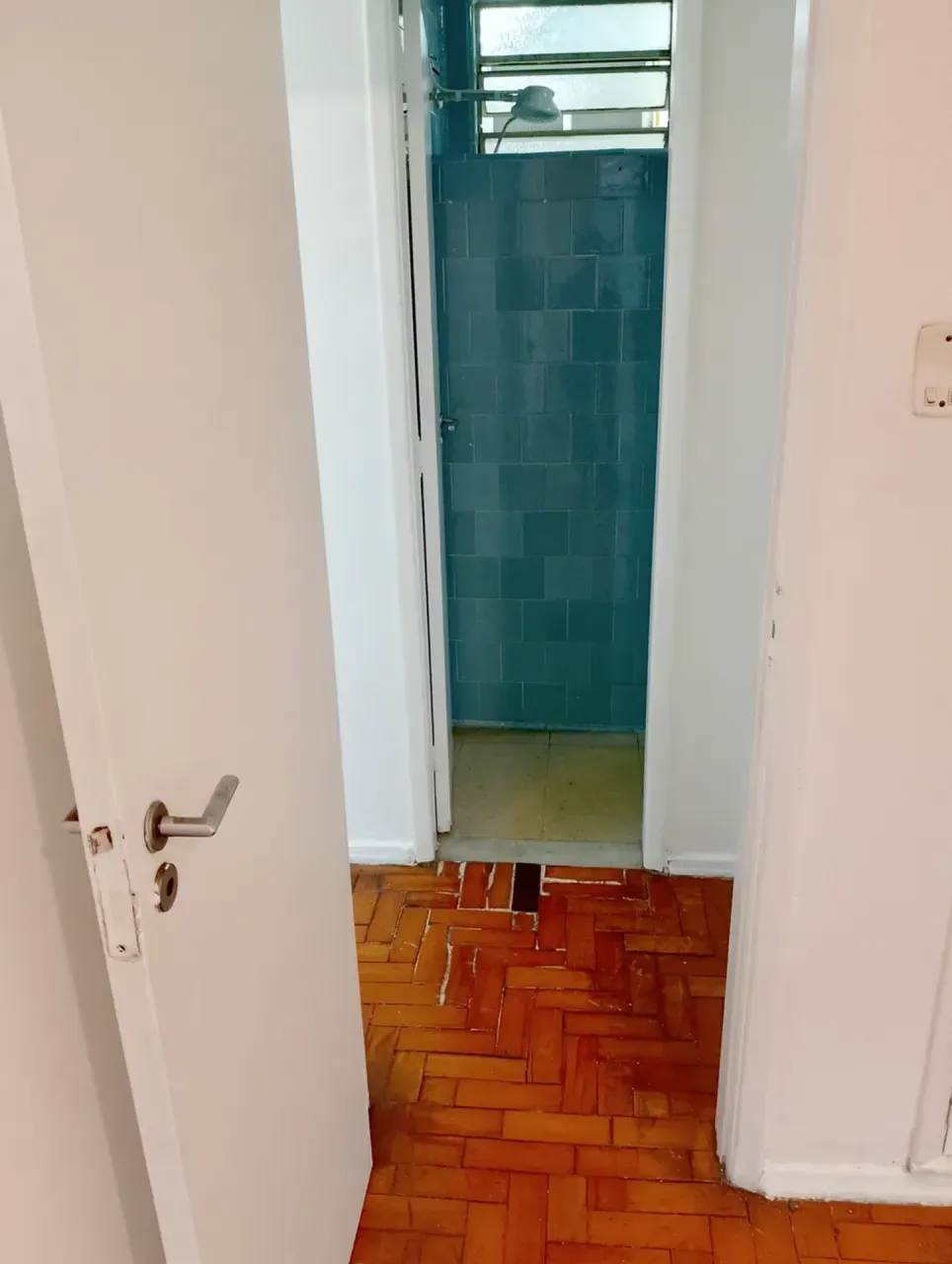 Bathtub in a 2-bedroom apartment, 70 m² — photo 15
