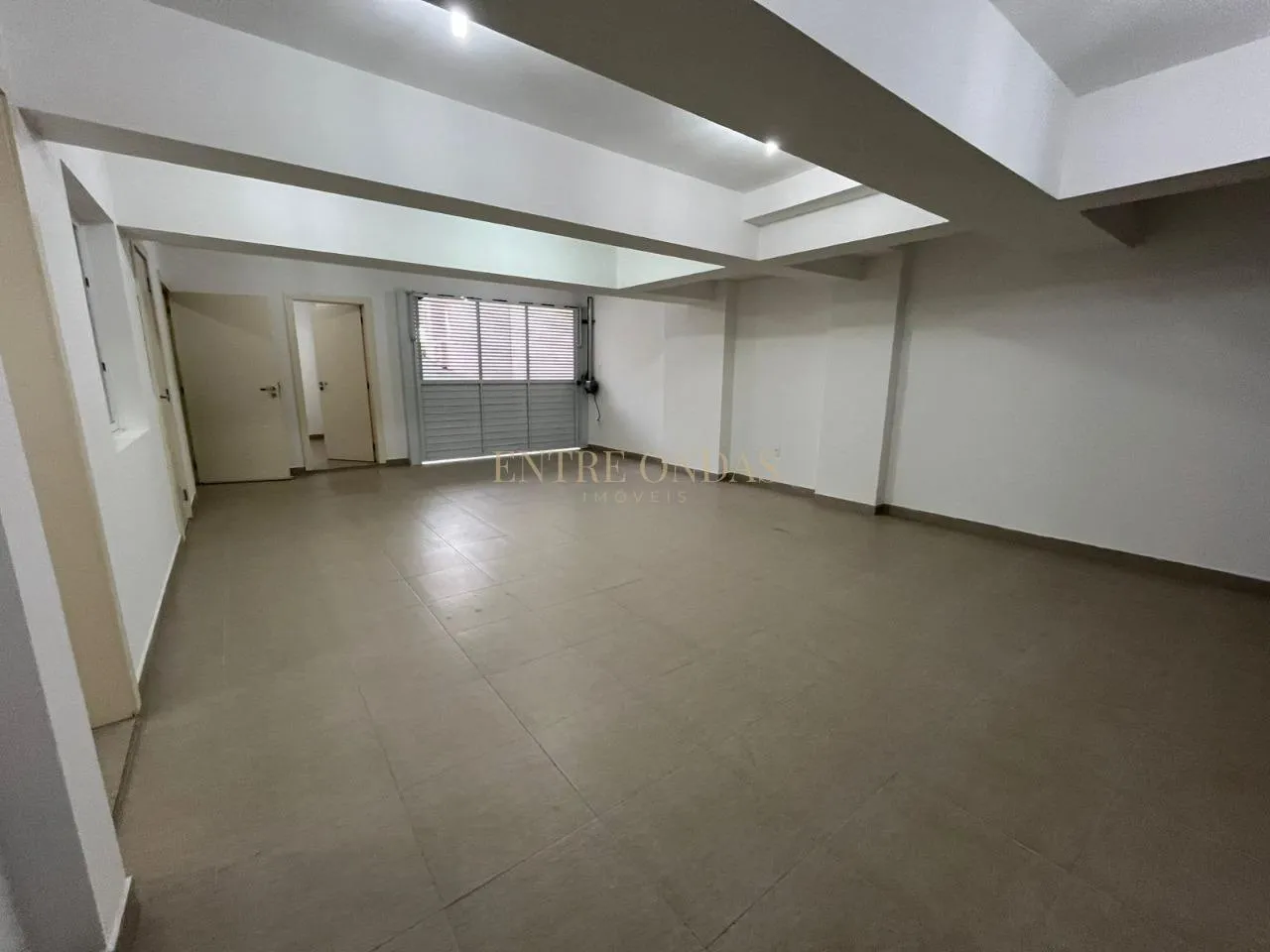 Water view in a 4-bedroom house, 263 m² — photo 50