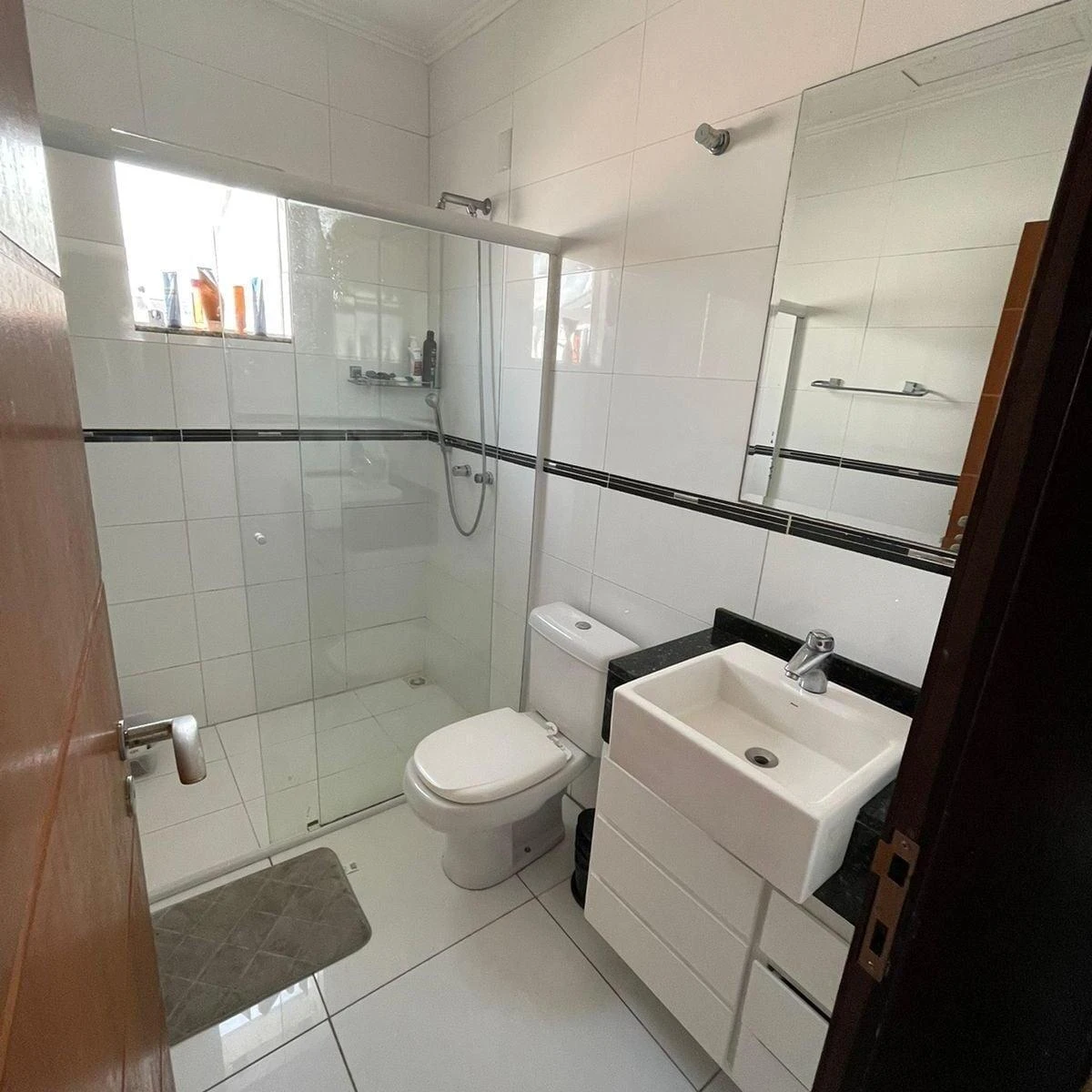 147 m² house with a bathtub and a washing machine — photo 16