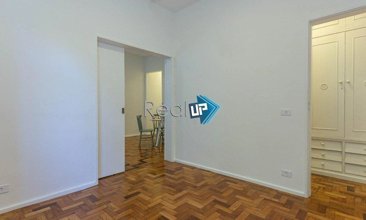 Apartment, 66 m², with wood or laminate floors — photo 5