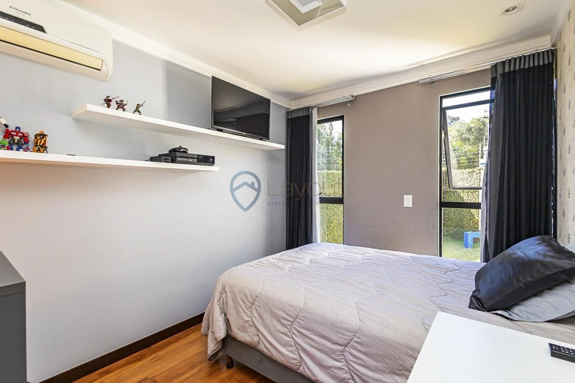 Рабочее место и 4 спальни: дом 381 м² — photo 30