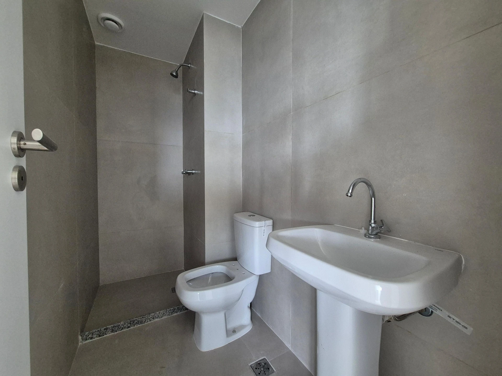3-bedroom apartment with a mountain view — photo 17