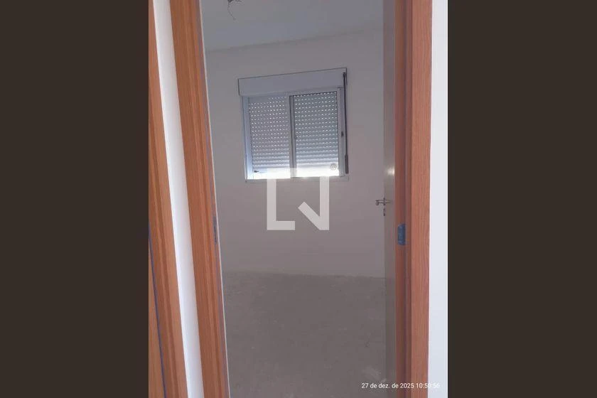 2-bedroom rental apartment with electric shower — photo 11