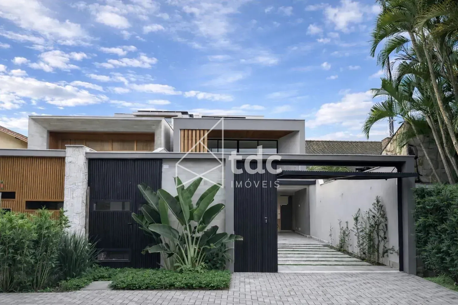 House, 510 m², with a grill on the balcony — photo 3