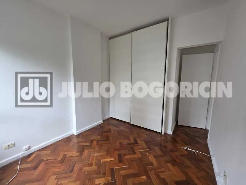 Apartment, 91 m², with wood or laminate floors — photo 8