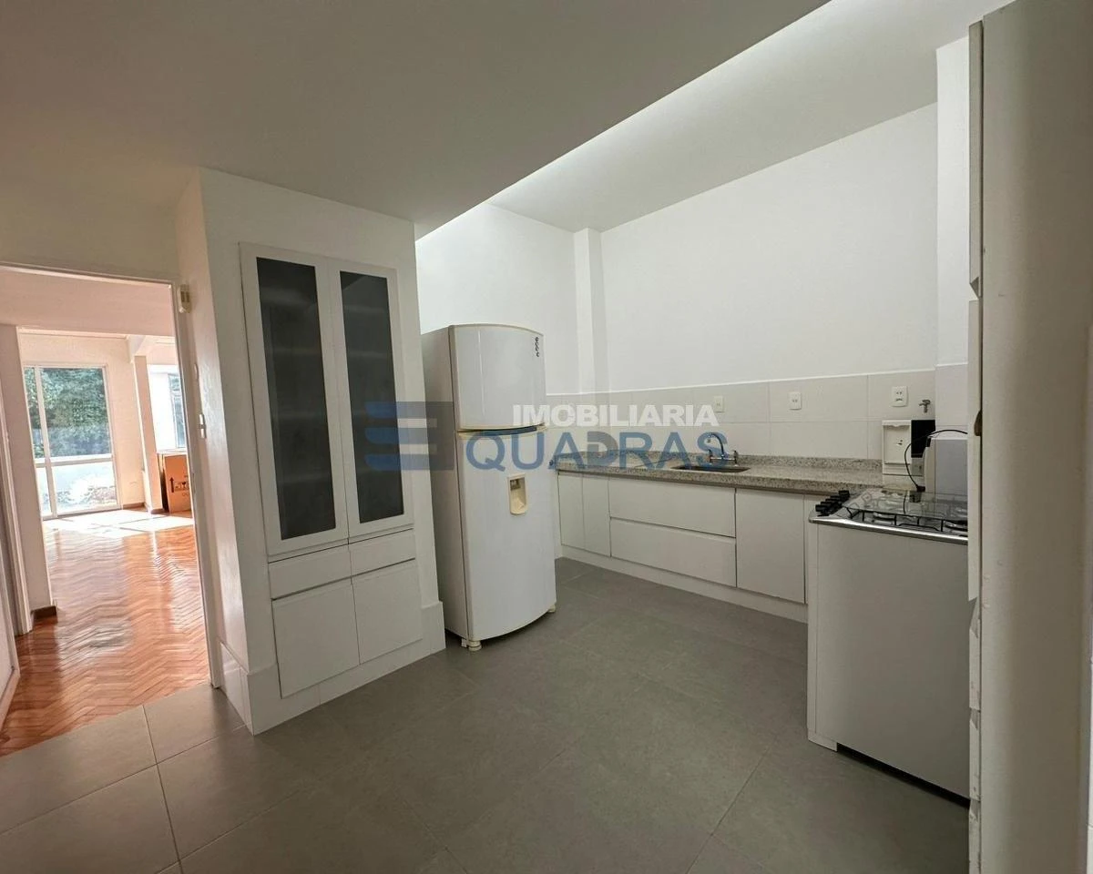 4-bedroom apartment with a home office in Rio de Janeiro — photo 35