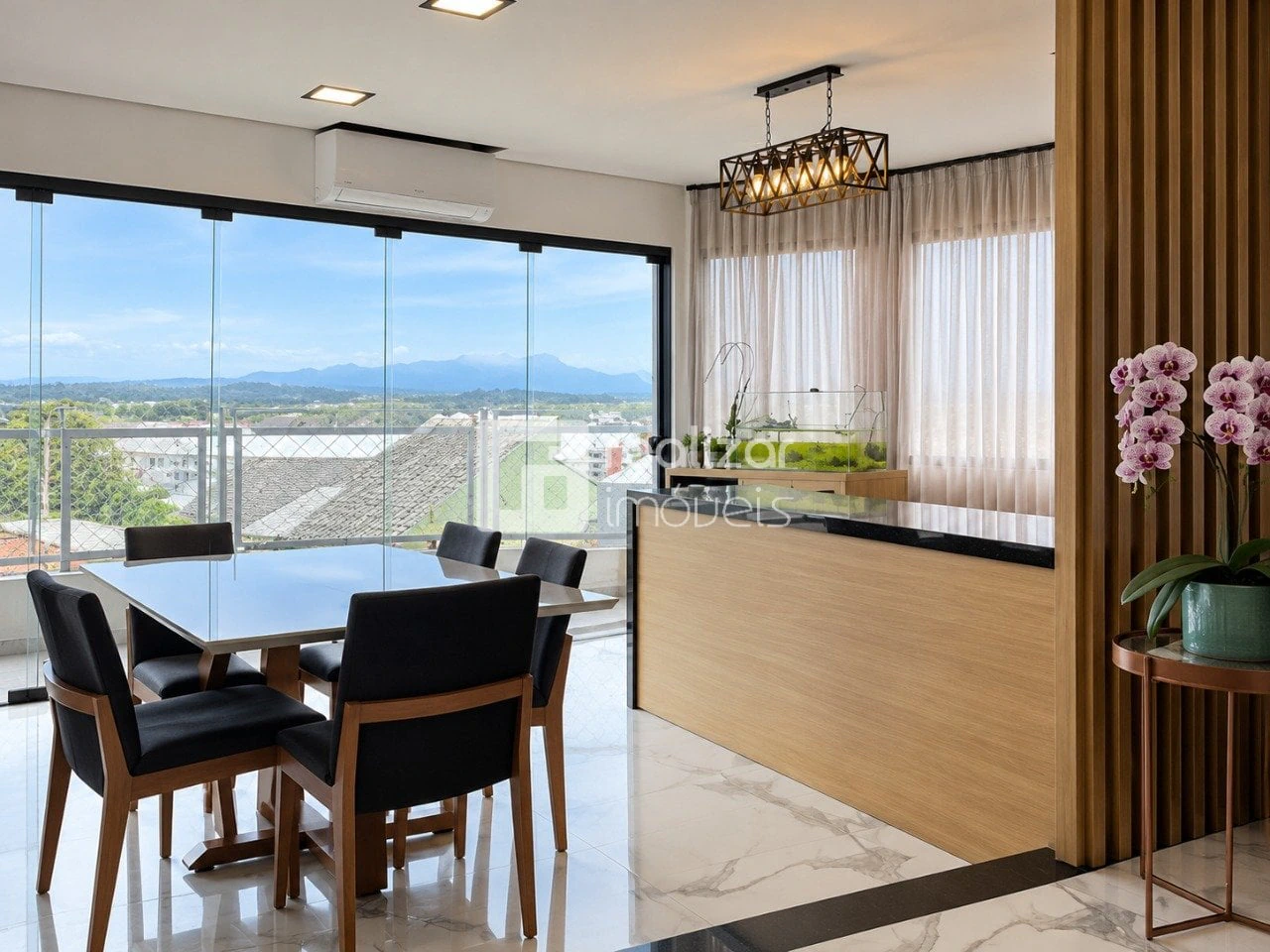 Floor-to-ceiling windows in a 4-bedroom house, 292 m² — photo 9