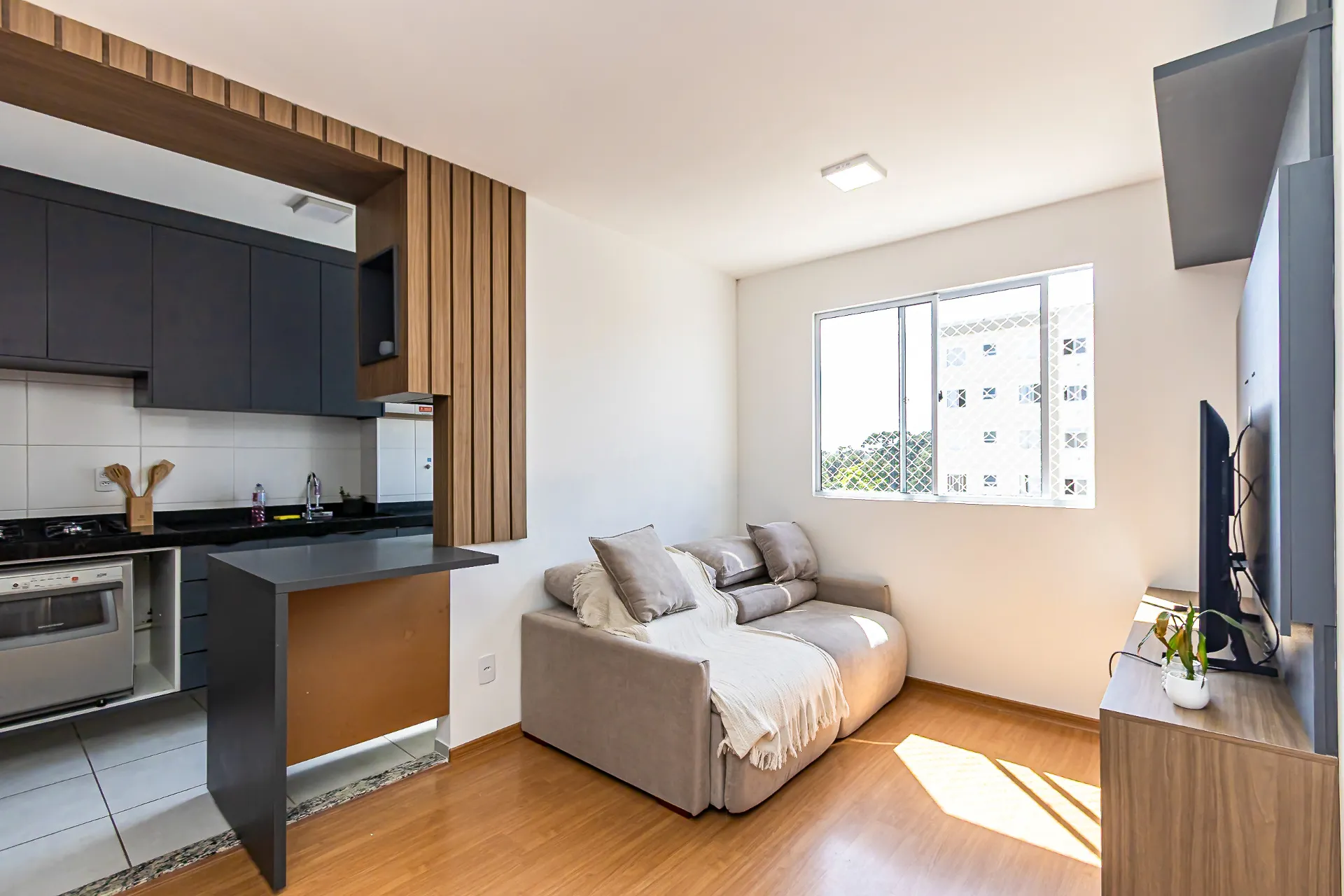 Робоче місце та 2 спальні: квартира 42 м² — photo 3