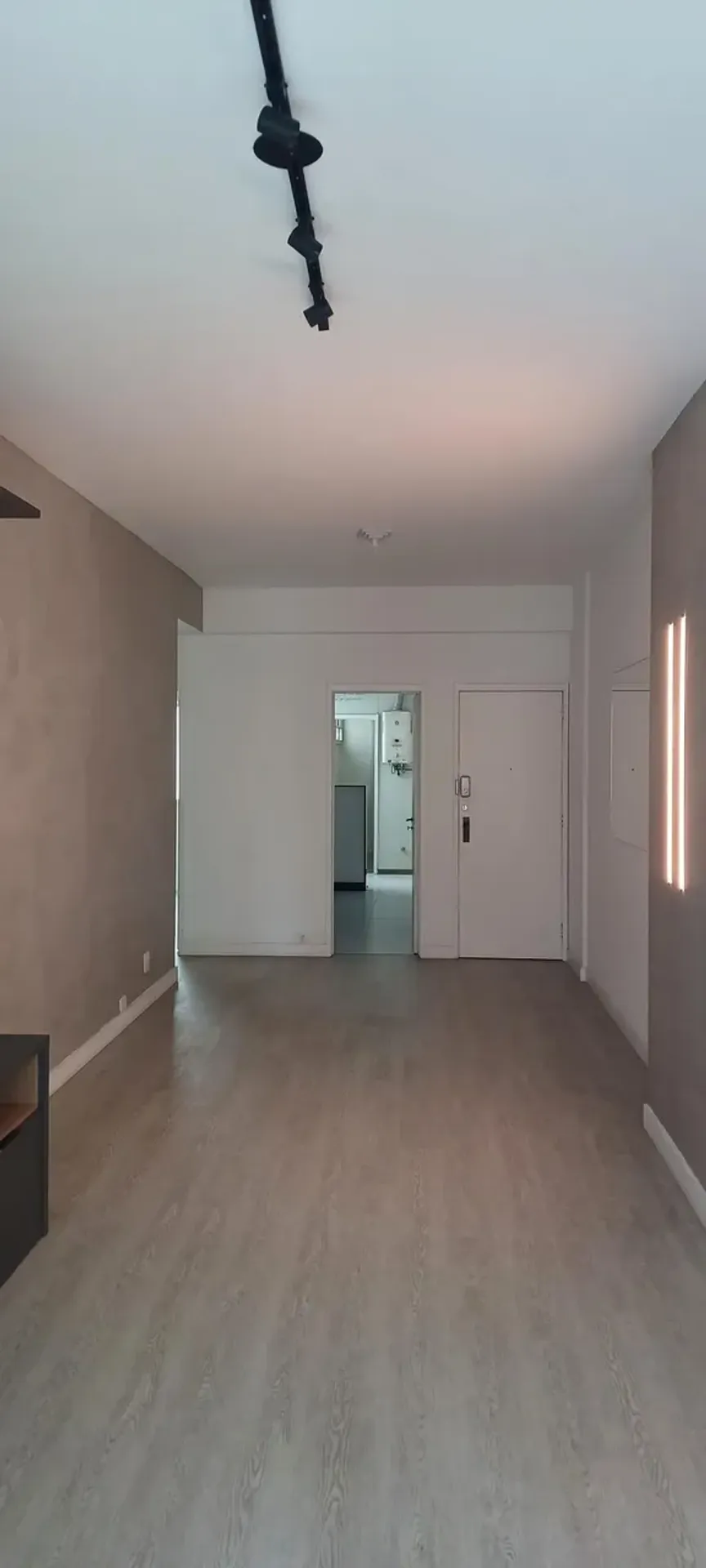 Apartment, 92 m², with a glass-enclosed balcony — photo 15