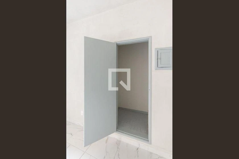 Apartamento de 1 dormitorio con suelos de azulejo — photo 24