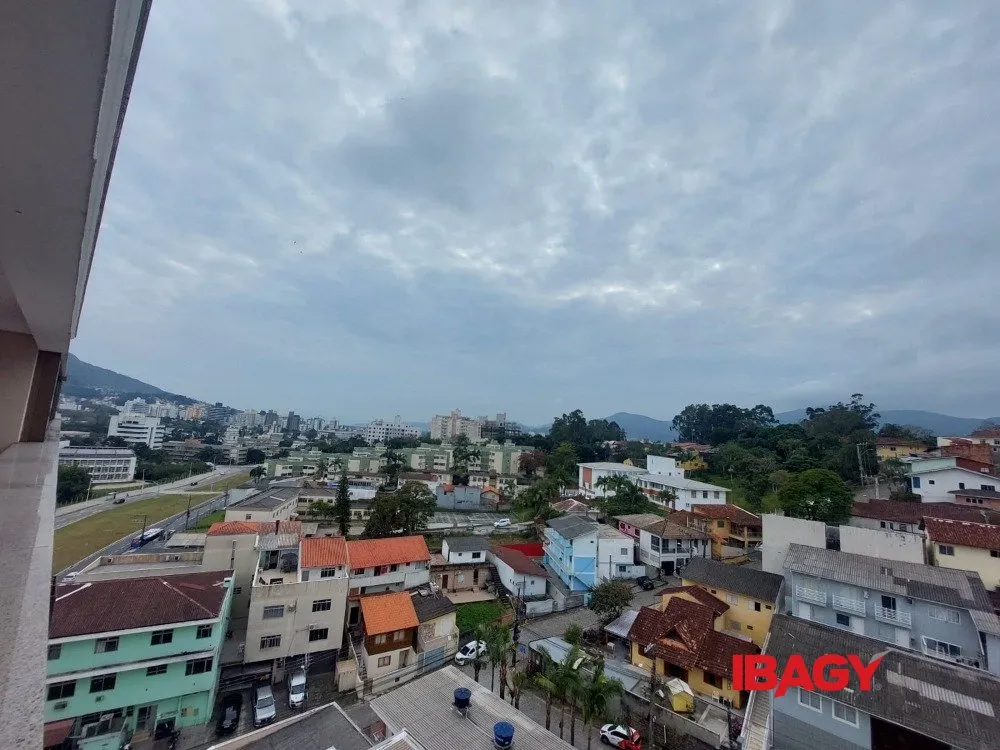 Piso amueblado de 2 dormitorios en la última planta — photo 14