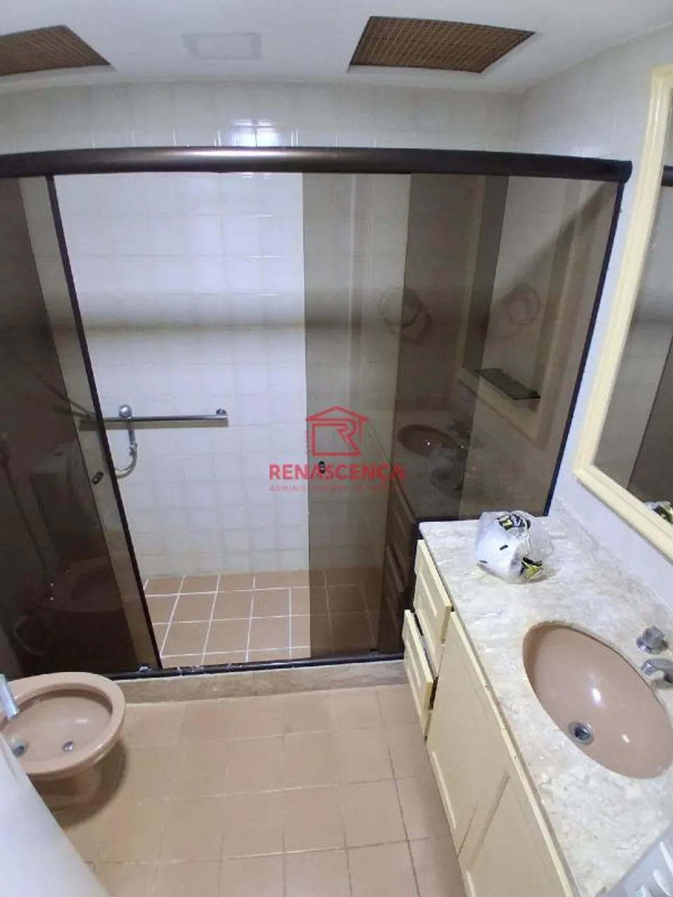 Apartamento sem mobília com 3 quartos, piso de madeira — photo 9