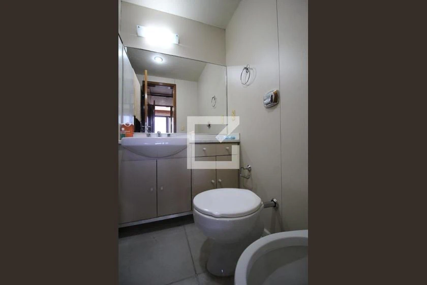 Glass-enclosed balcony in a 3-bedroom apartment, 122 m² — photo 13