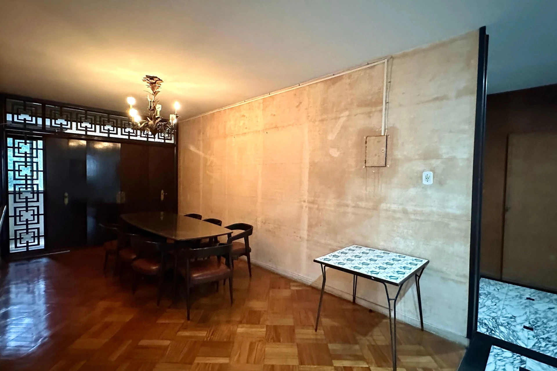 Bathtub in a 4-bedroom apartment, 290 m² — photo 47