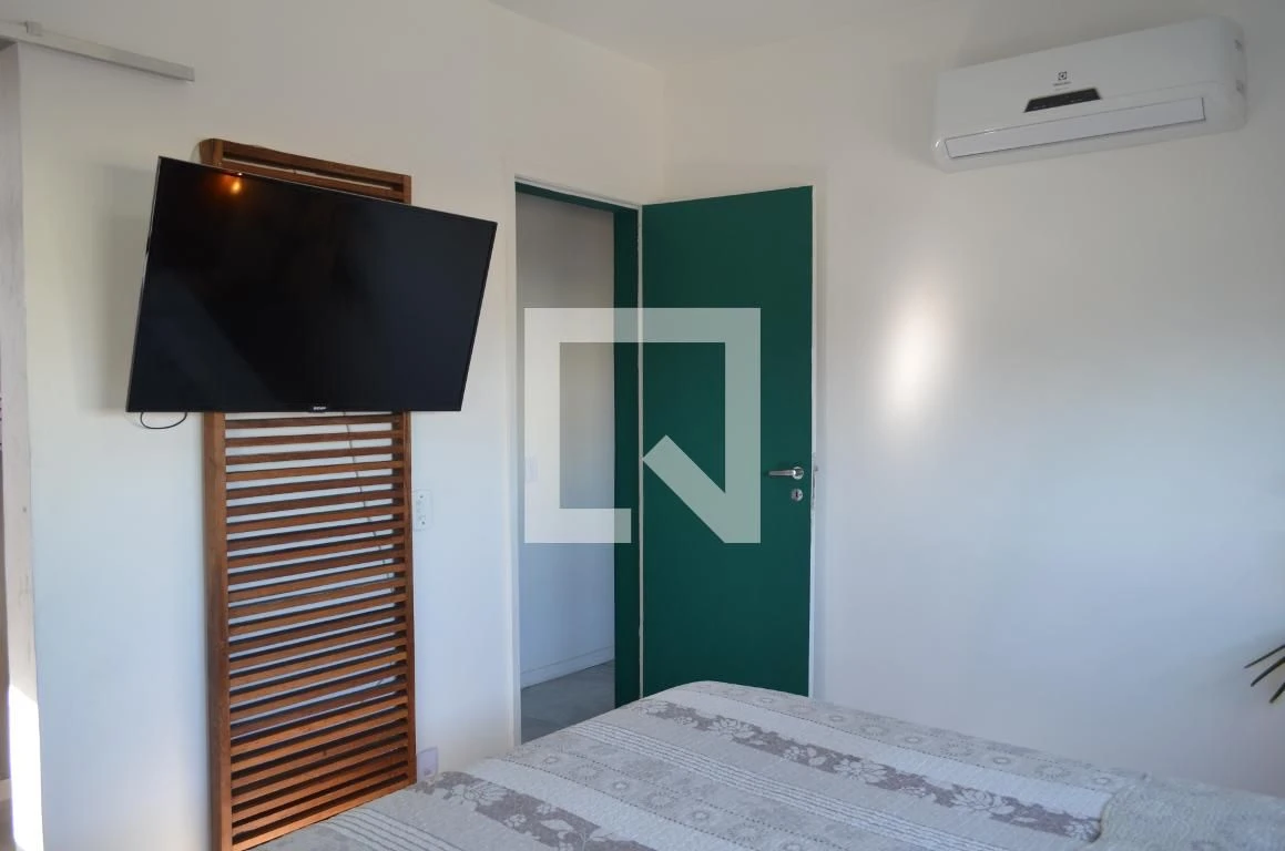 3-bedroom apartment in a building with a pool — photo 27