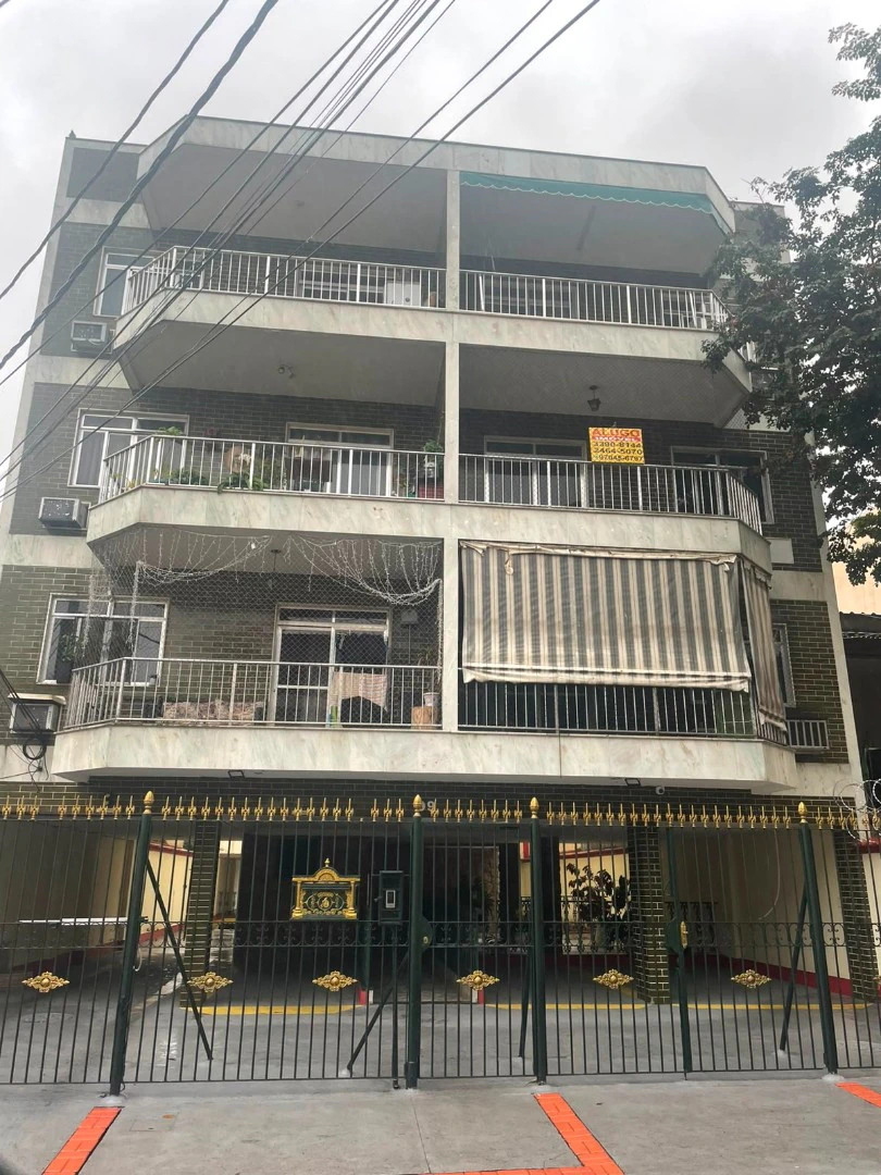 Apartamento de 2 quartos com cozinha fechada a gás e 77 m²