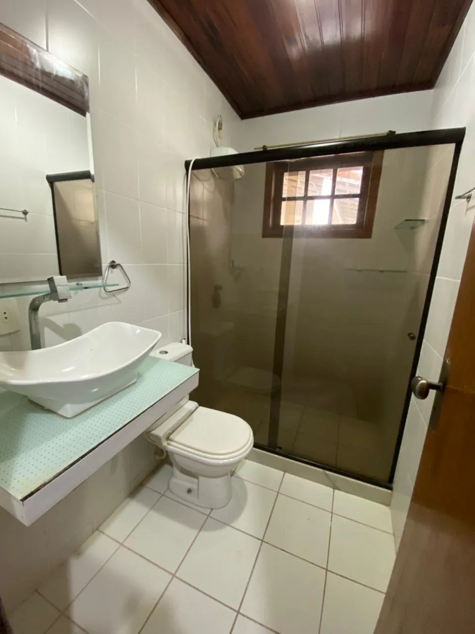 Casa com 4 quartos e 4 banheiros e box de vidro — photo 3
