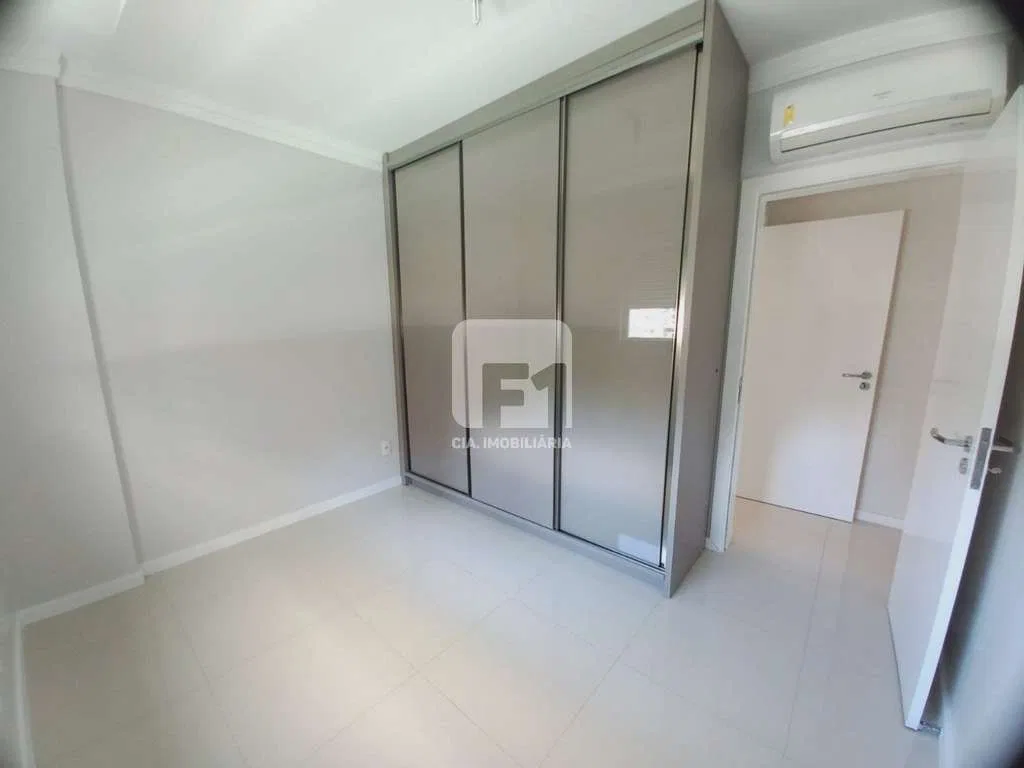4-bedroom apartment with a mountain view in Florianópolis — photo 3